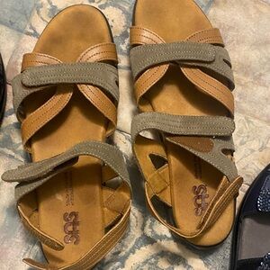 SAS Women's Sandals in Brown and Gray
8.5 narrow
